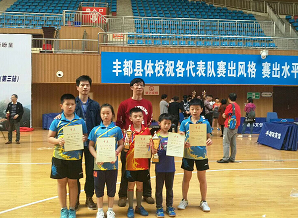 成人香蕉视频三级片 成人香蕉视频三级片